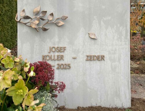 Grabgestaltung in Marmor mit Bronze